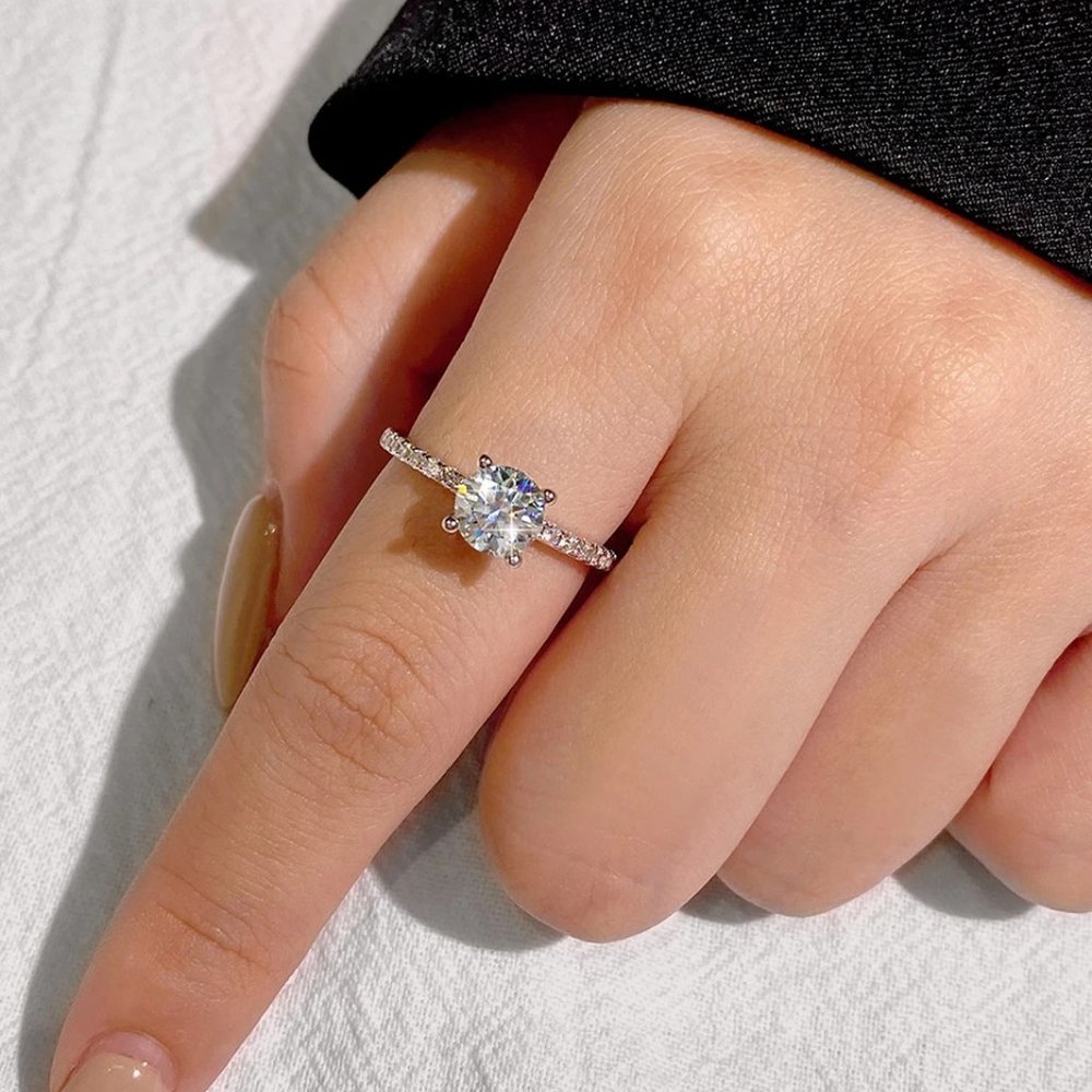 Stunning Certified 1.00ctw Moissanite Ring - Picture 4 of 12